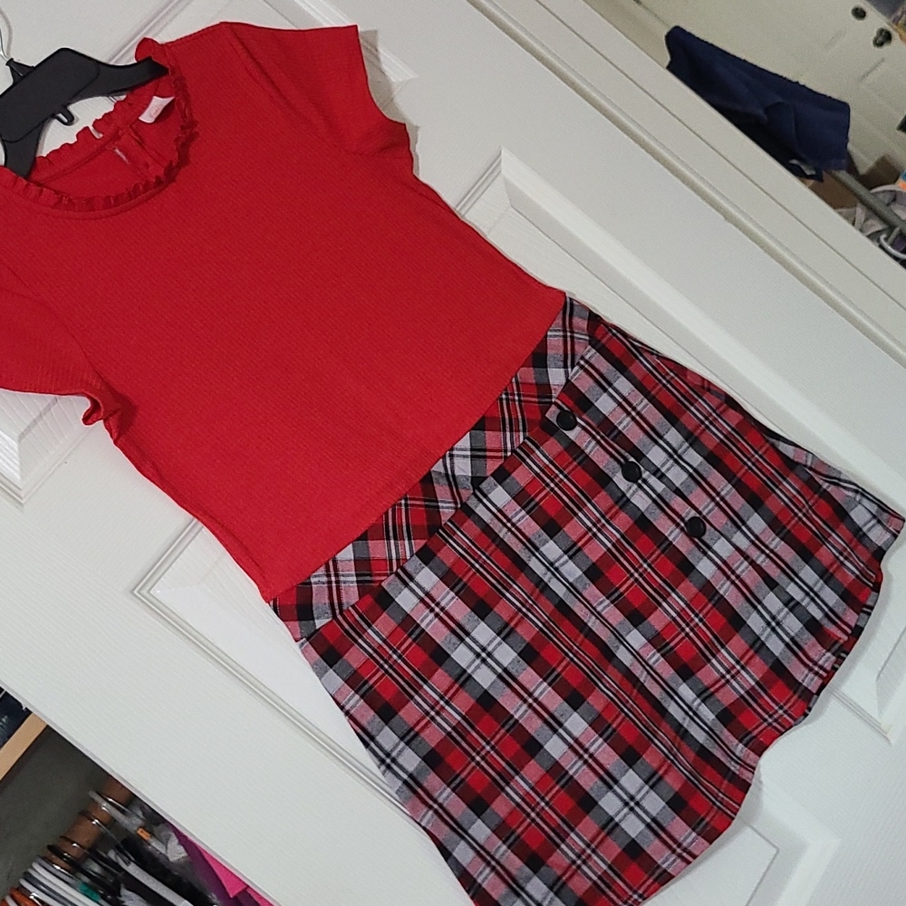 Red girls dress - Picture 1 of 3